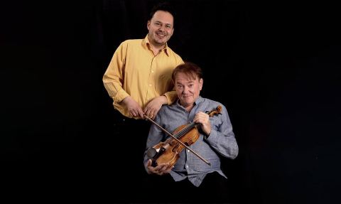 Poster: Juan Carlos Higuita, violín, Colombia, y Mac McClure, piano, Estados Unidos - 15 años de amistad en violín y piano, Teatro Mayor Julio Mario Santo Domingo, Nov 8