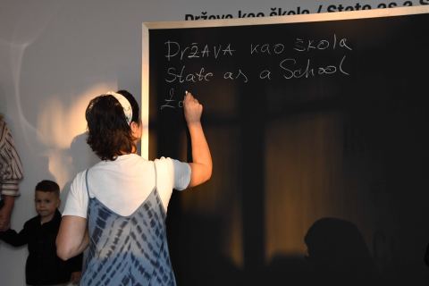 Plakat: IRWIN: Država kao škola, Muzej savremene umjetnosti Crne Gore, 1. okt