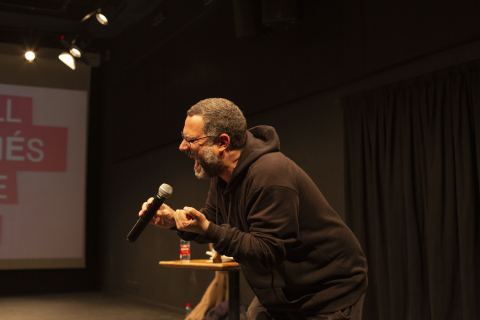 Cartel: Roger Pelàez – Palles gratis! 2025/2026, Antic Teatre, 3 nov