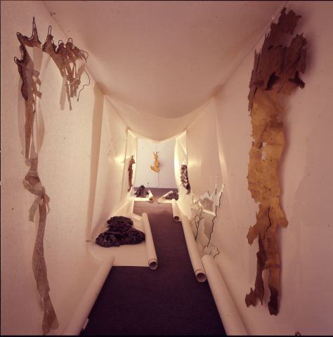 Locandina: Luciano Fabro. Abitare lo spazio, Pirelli HangarBicocca, 8 ott