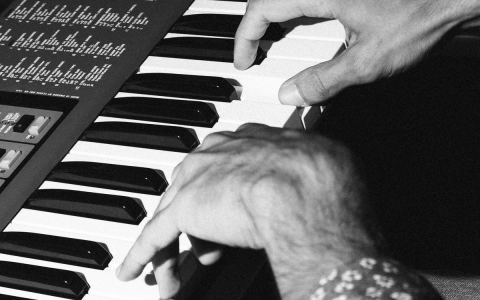 Affiche : États sensibles #2 — Performance de peinture live & piano improvisé, Rêva, 2 nov.