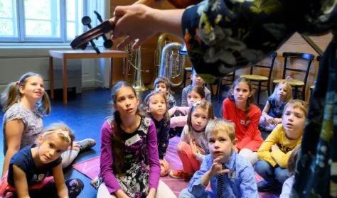 Plakát: Zenés beavató foglalkozás - 6-8 éves gyerekeknek - Liszt-kukacok Akadémiája, Zeneakadémia, okt. 31.