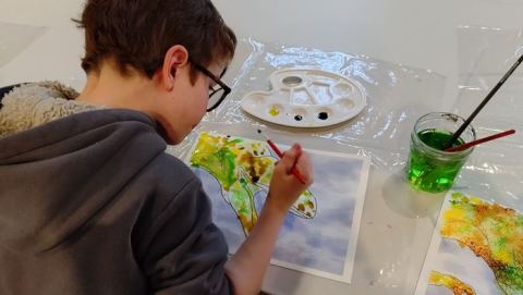 Affiche : Atelier - Crée ton portrait de dino !, Médiathèque du Faubourg de Béthune, 29 oct.
