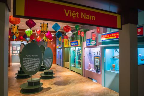 Poster: Vietnam blízký a vzdálený, Národní muzeum, Apr 30