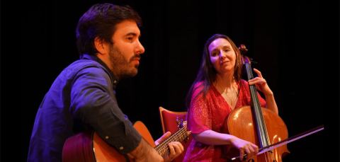 Affiche : Musique : Anne-Lise et Stéphane (Duo guitare, violoncelle et stompbox), 4 rue Principale, 30 oct.