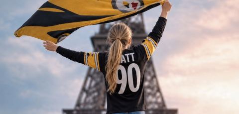 Affiche : Towel twirl at Trocodaro (Eiffel Tower in background) 5pm, Place Du Trocadéro, 24 oct.