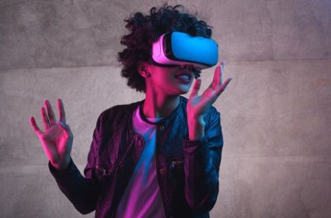 Affiche : Casque VR : Entrez dans la réalité virtuelle, Bfm Aurence, 18 nov.