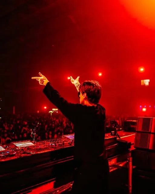 Poster: @tisoki, @dj.keeb, @matchavelli