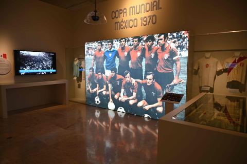 Cartel: El mundo mira un balón. Historia, pasión e impacto social, 3 Museos (Museo de Historia Mexicana, Museo del Noreste, Museo del Palacio), 11 oct