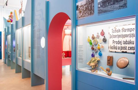 Poster: Slasti a neřesti, Národní muzeum, Apr 2