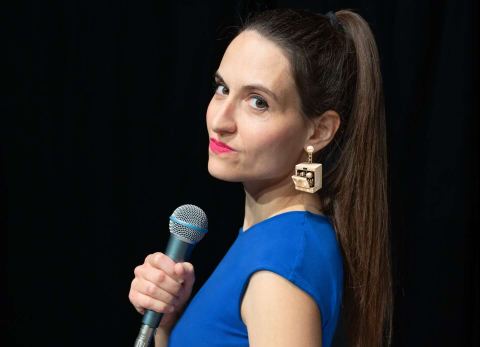 Locandina: GIULIA PONT IN "LA RAGAZZA CON LA LAVASTOVIGLIE DI PERLA", Teatro della Concordia, 18 nov