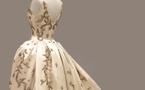 Affiche : La mode en majesté, haute couture et tradition à la cour de Thaïlande, Musée des Arts décoratifs, 13 mai