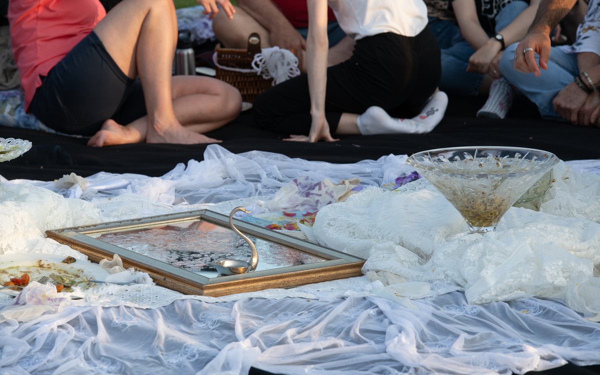 Affiche : Darkness Picnic • Spectacle de DOM-
